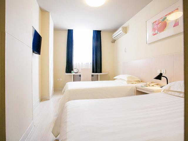 4/5分 酒店简介: 锦江之星太原府西街万达广场酒店,房间选用贵族床垫